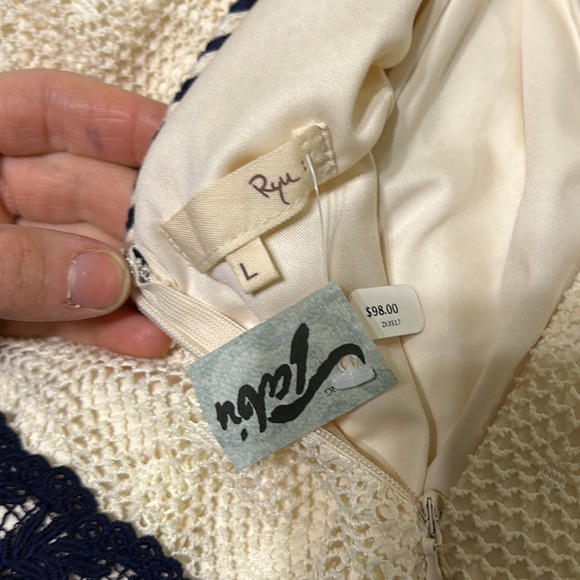 Ryu midi cream lace dress size large - Picture 7 of 7